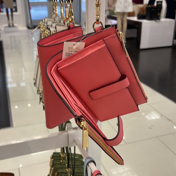 MICHAEL KORS LARGE DOUBLE ZIP WRISTLET WALLET PHONE CASE CLUTCH
Tea Rose NWT - Picture 4 of 16